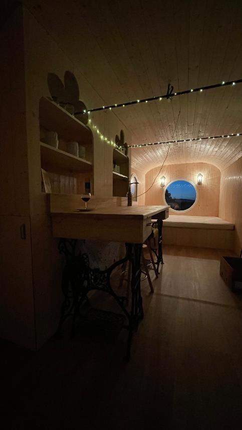 Glamping - Stylova Maringotka V Srdci Ladova Kraje, Pobliz Hlavniho Mesta Prahy Stribrna Skalice Buitenkant foto