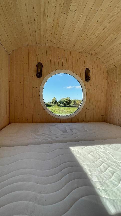 Glamping - Stylova Maringotka V Srdci Ladova Kraje, Pobliz Hlavniho Mesta Prahy Stribrna Skalice Buitenkant foto
