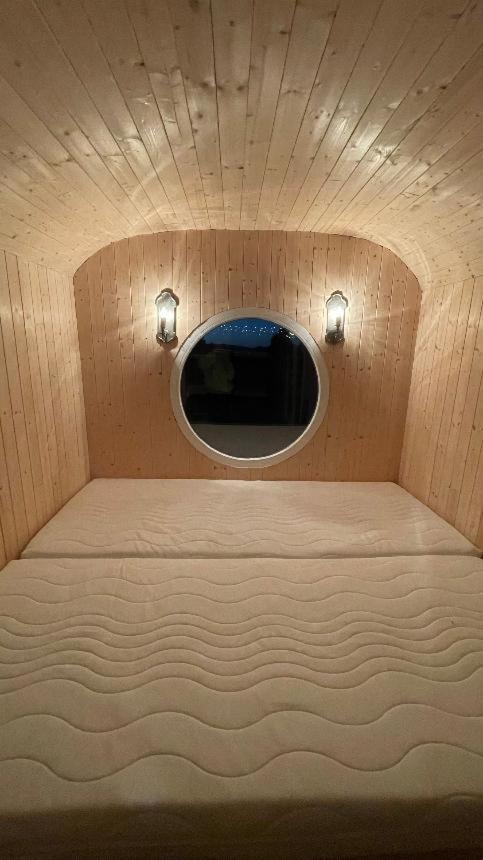 Glamping - Stylova Maringotka V Srdci Ladova Kraje, Pobliz Hlavniho Mesta Prahy Stribrna Skalice Buitenkant foto