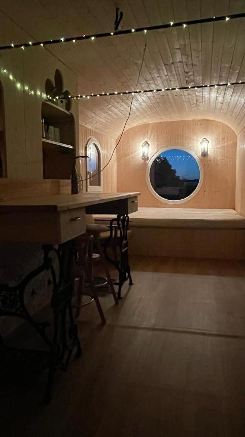 Glamping - Stylova Maringotka V Srdci Ladova Kraje, Pobliz Hlavniho Mesta Prahy Stribrna Skalice Buitenkant foto