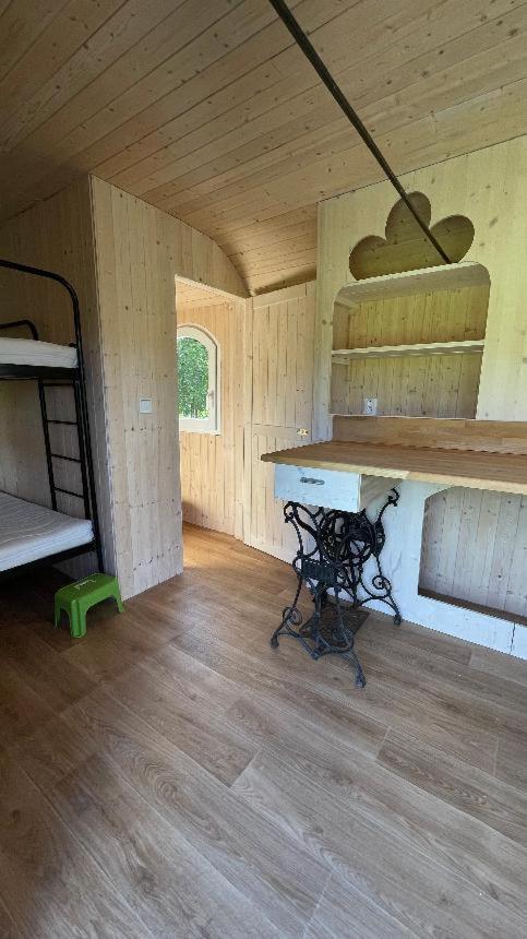 Glamping - Stylova Maringotka V Srdci Ladova Kraje, Pobliz Hlavniho Mesta Prahy Stribrna Skalice Buitenkant foto