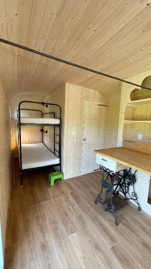Glamping - Stylova Maringotka V Srdci Ladova Kraje, Pobliz Hlavniho Mesta Prahy Stribrna Skalice Buitenkant foto