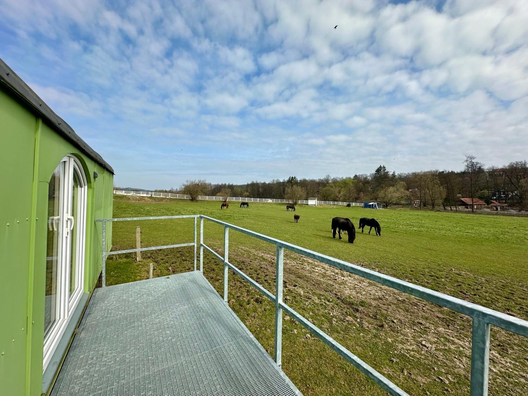 Glamping - Stylova Maringotka V Srdci Ladova Kraje, Pobliz Hlavniho Mesta Prahy Stribrna Skalice Buitenkant foto