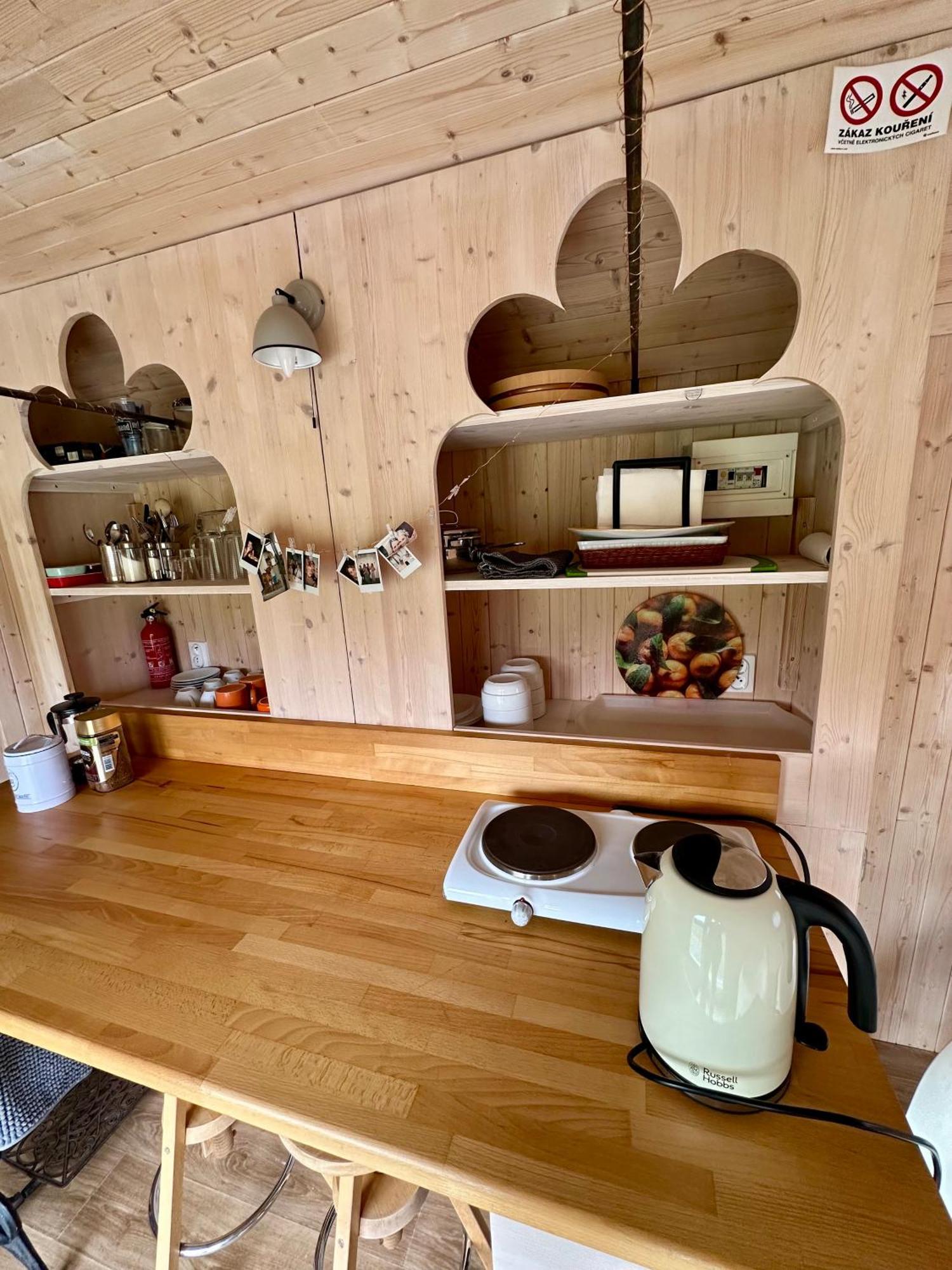 Glamping - Stylova Maringotka V Srdci Ladova Kraje, Pobliz Hlavniho Mesta Prahy Stribrna Skalice Buitenkant foto
